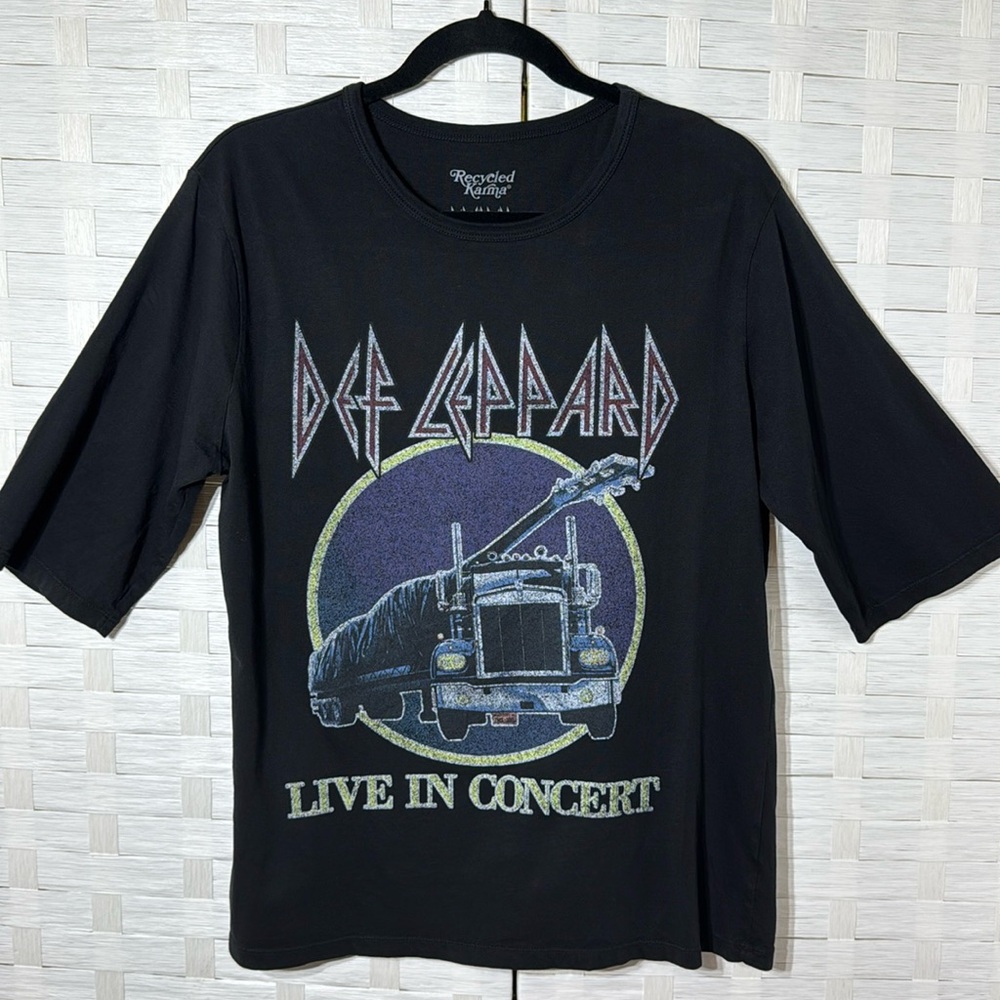 Recycled Karma Def Leppard Trucker Tee Live in Concert 3/4 Sleeve Size‎ Small